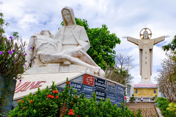 Christ the King a statue of Jesus